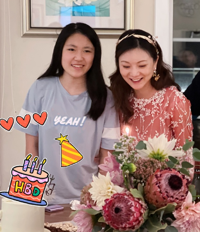 张艺谋为陈婷庆祝40岁生日，送鲜花甜蜜祝福：老婆生日快乐