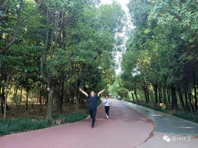 禹州市环卫中心举办“喜迎国庆 绿色出行 志愿服务 共享文明”健步走活动
