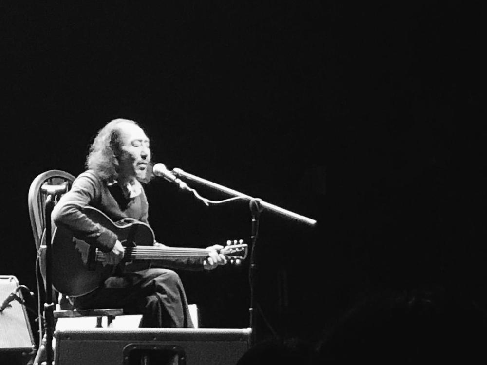 这段采访甚至在国外电视台播出,可以说赵已然恰好赶上中国摇滚乐的