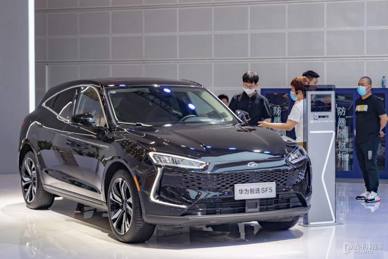 2021天津车展:赛力斯华为智选sf5亮相