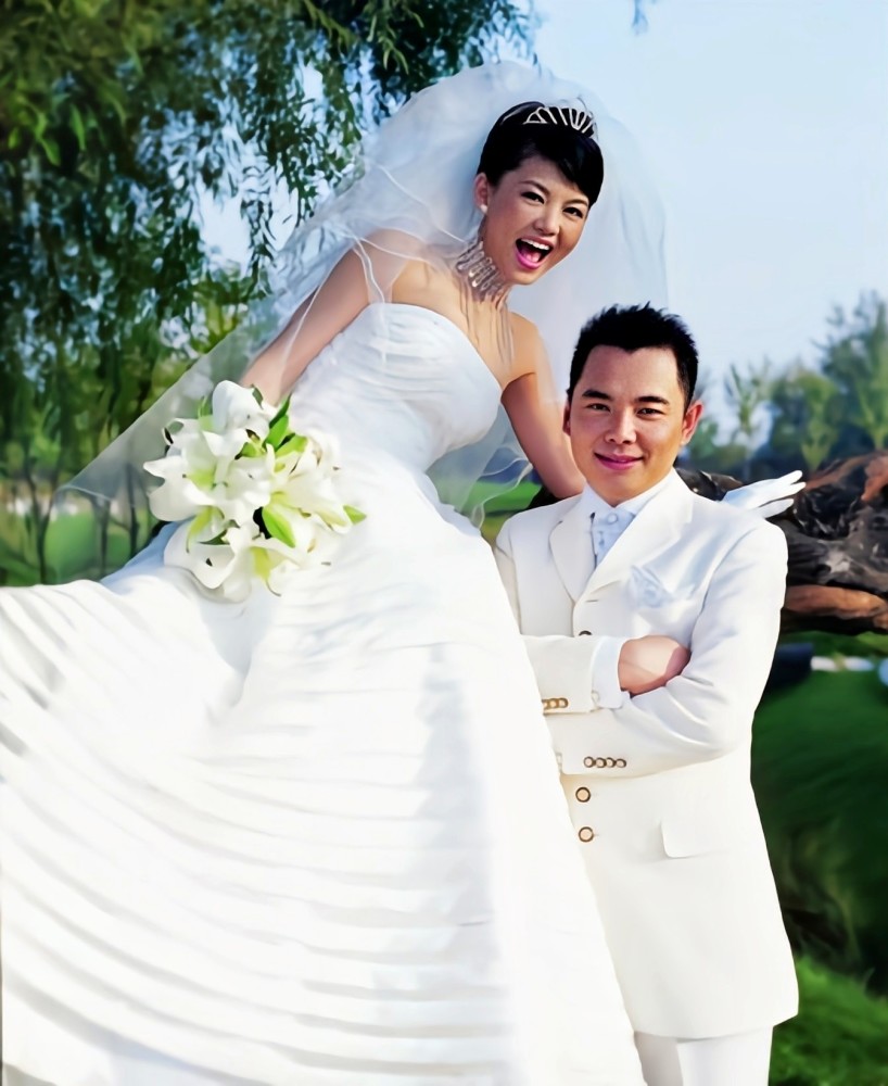 李湘闪婚嫁给珠宝大亨李厚霖一年后为何闪离