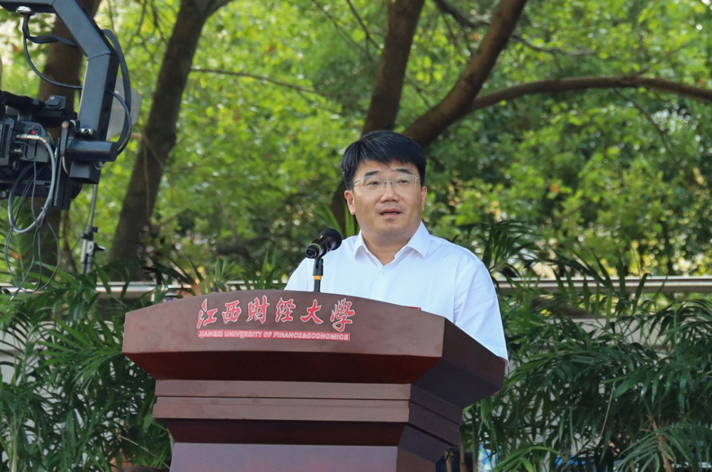 踏歌而行 光耀江财——校长邓辉在2021级新生开学典礼上的讲话_腾讯