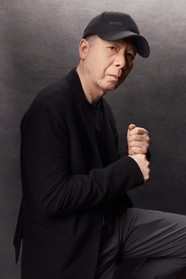 葛大爷刘震云王朔张国立都掉水里了,冯小刚说,必须先救葛大爷