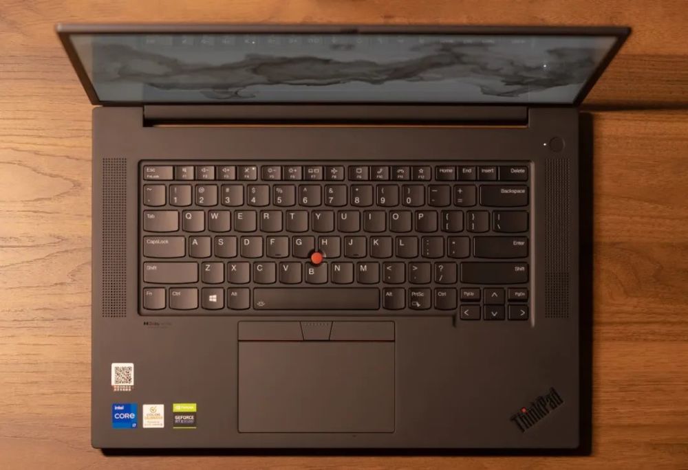 体验采用全新模具16英寸的thinkpadx1extreme2021