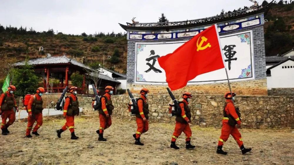 献礼国庆:让党旗闪耀在任务一线