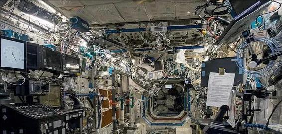 国际空间站2000年11月31日,克里卡廖夫搭乘联盟tm-31号飞船国际空间站