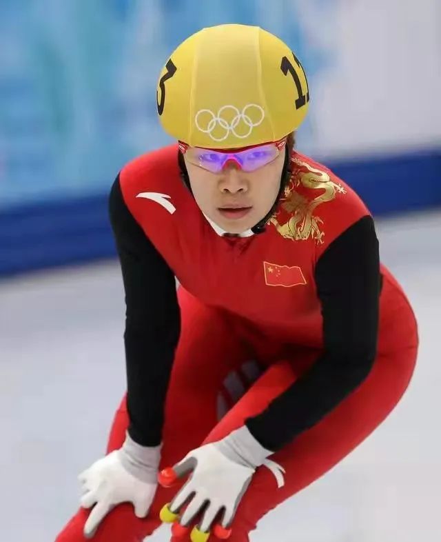 金牌传奇周洋冬奥赛场上的小台风