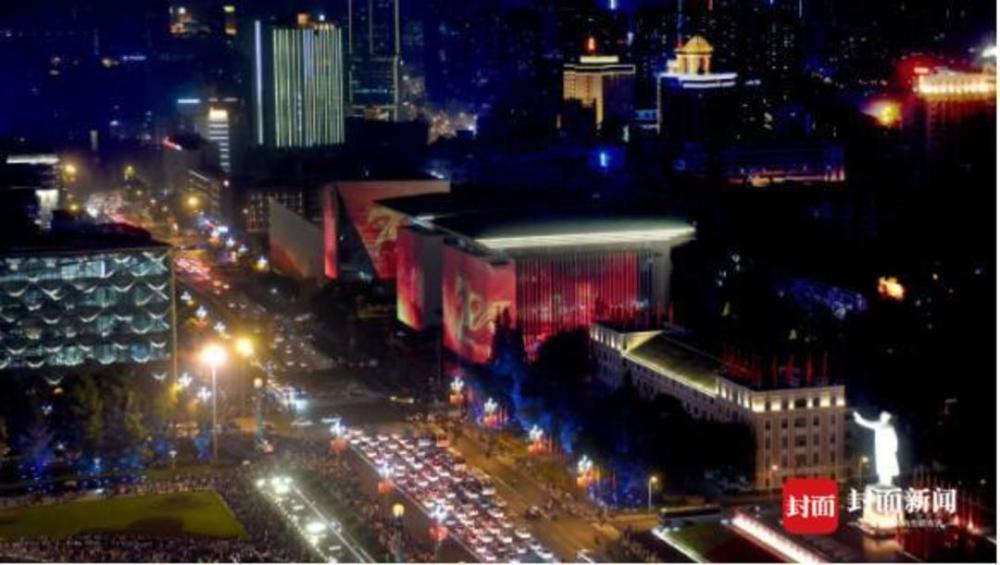 城市地标记录时代变化 天府广场与成都人的国庆记忆｜祖国颂·看我72变(图7)