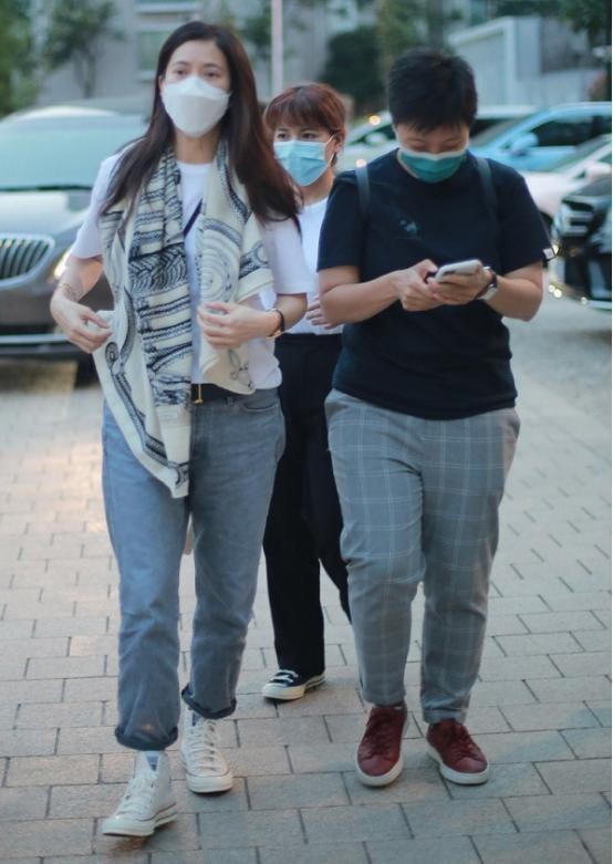 沫子直播間變相親現場，粉絲直接見面領結婚證，沫子：證是真的假的英語老師治差