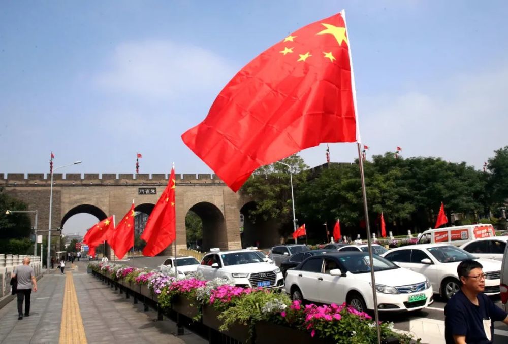 我爱你中国西安街头国旗飘扬喜迎国庆