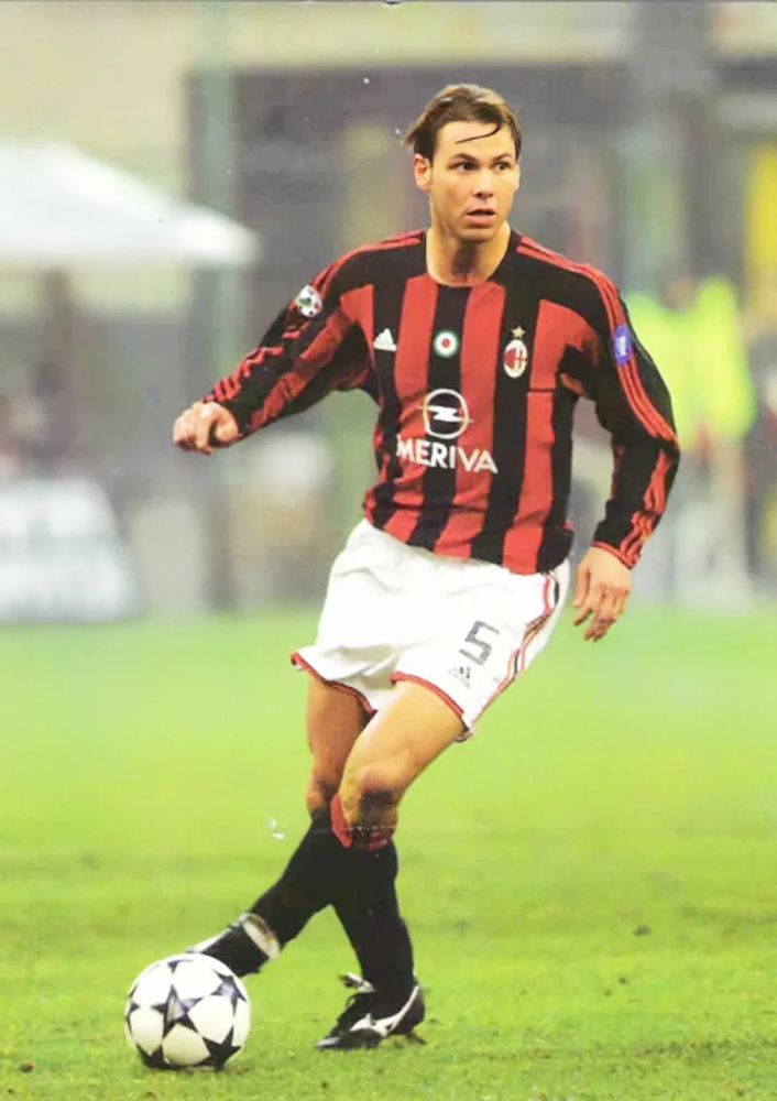 2003-04赛季结束后,合同到期的雷东多离开了ac米兰