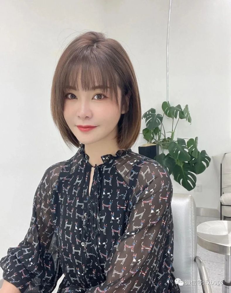 普普通通的,"减龄中短发".