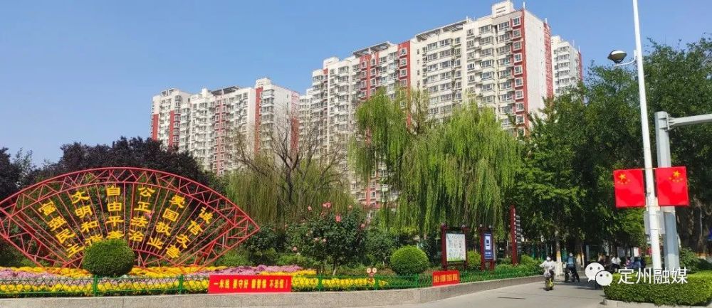 充分展示城市风貌,定州积极谋划,精心设计,组织人员在城区主要景观