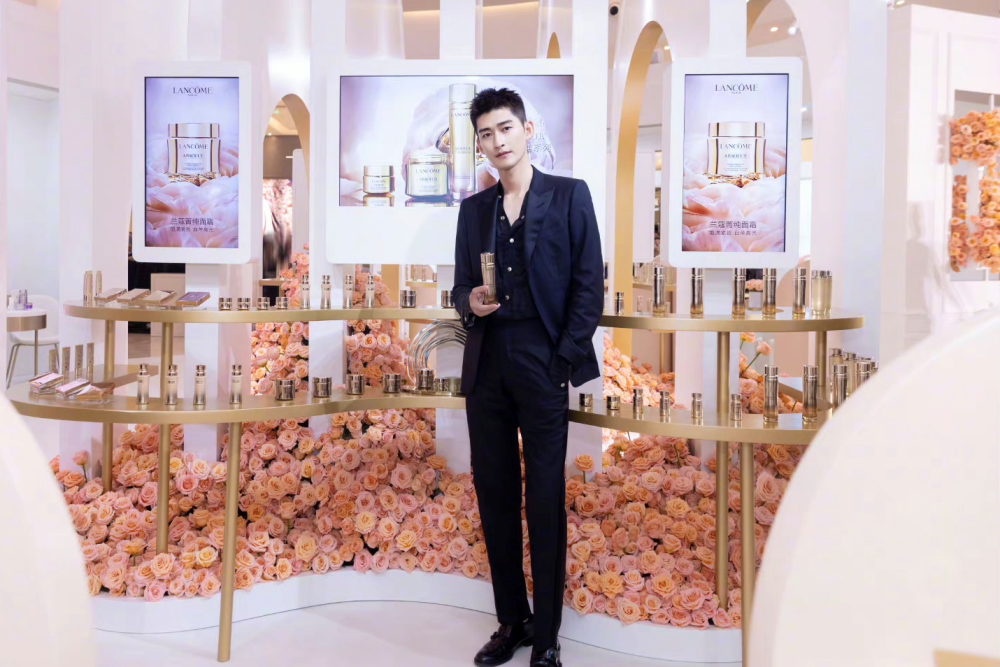 张翰瘦脱相西装撑不起来秒变纸片人