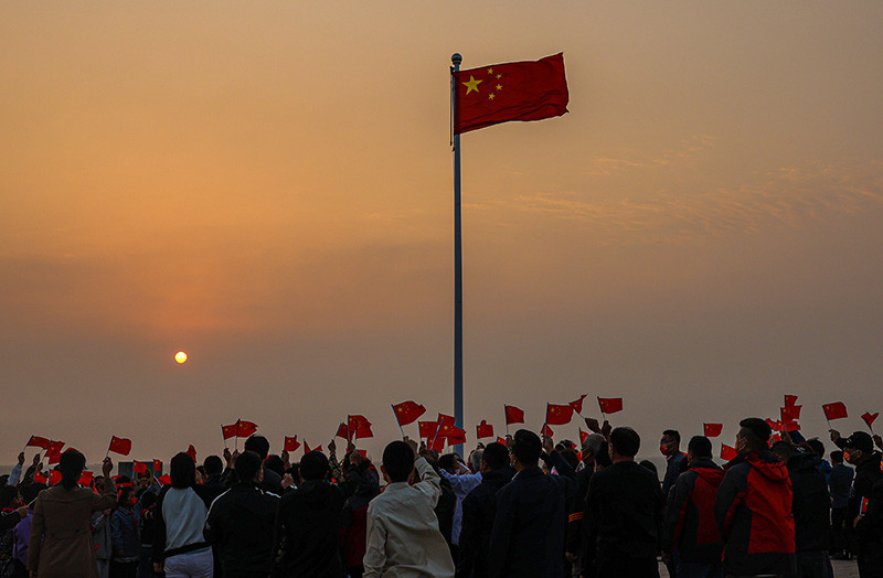 超燃祖国海岸线最东端警民同升国旗祝福祖国