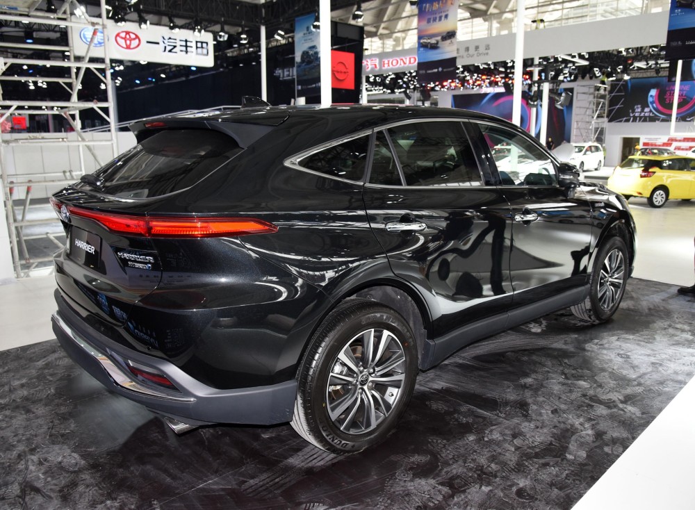 溜背轿跑suv丰田凌放实车亮相定位高于荣放