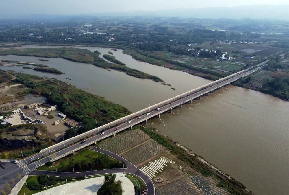 北河大橋北河諸橋連接川鍋路,金樂路和金堂大道盤龍寺大橋和學府大道