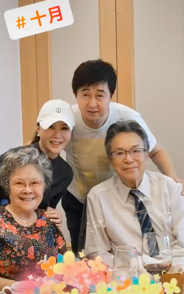 93岁李光羲携妻子露面，骑车上街生活朴素，和付笛生聚会状态佳