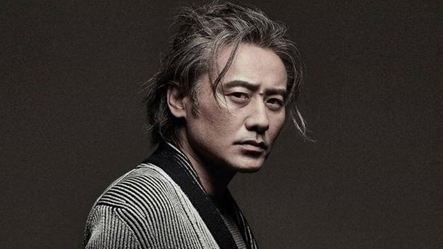 当时歌厅行业十分景气,吴秀波的工资也开始上涨,最高的时候有1w块.