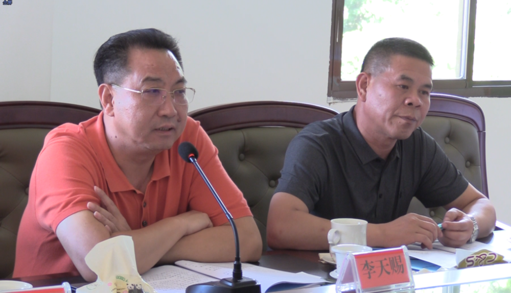 湖南省福建总商会执行会长李天赐强调,乡村振兴中产业兴旺是重点,必须