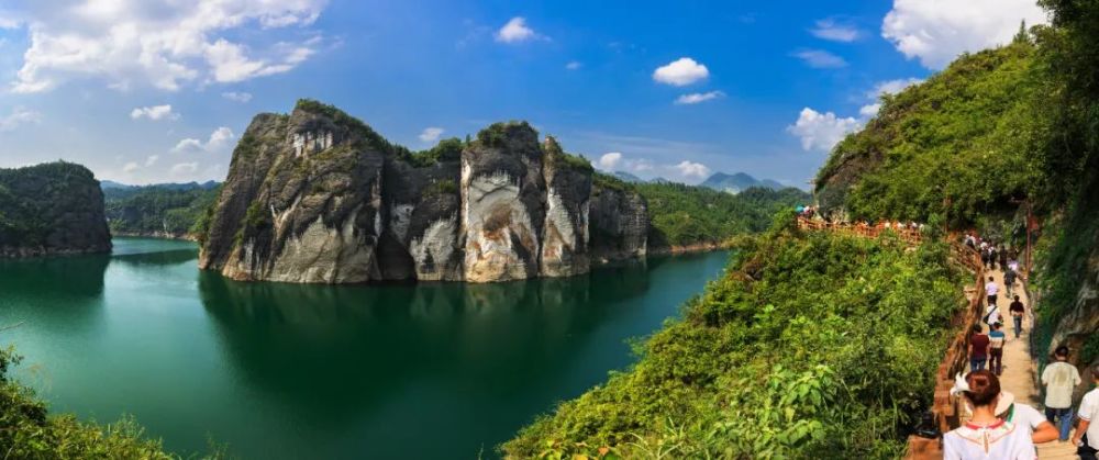 驾驶证等有效身份证件到务川,正安,道真三县旅游,即可享受三县景区