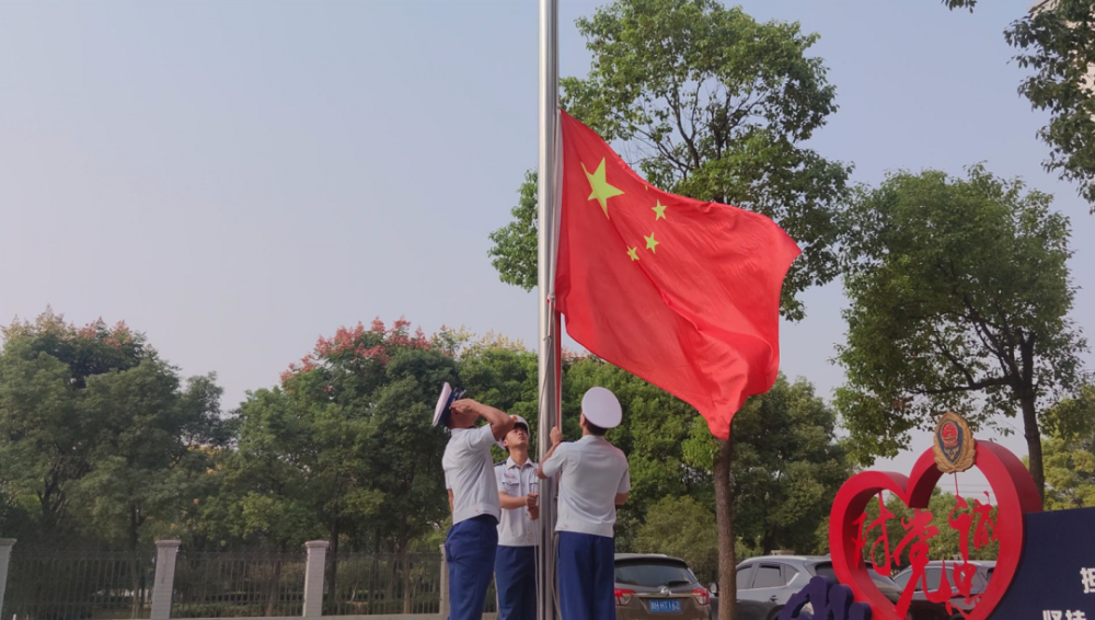 為慶祝新中國成立72週年,激發廣大消防員對黨忠誠,堅守崗位的使命感和