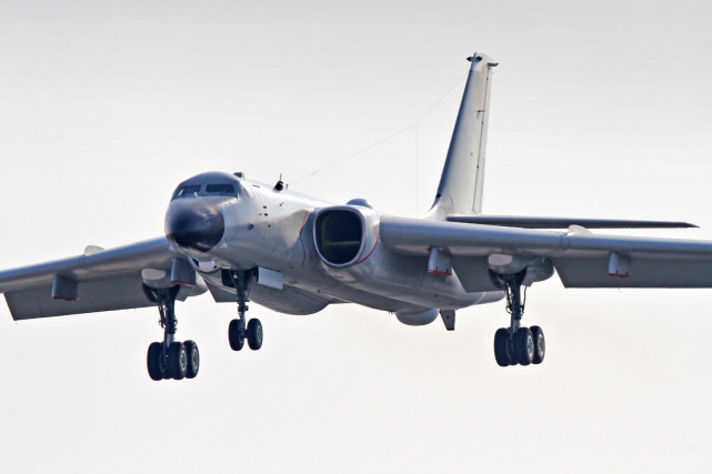 的时间太长了,虽然这些年一直在进行改进,但是毕竟是中型轰炸机的底子