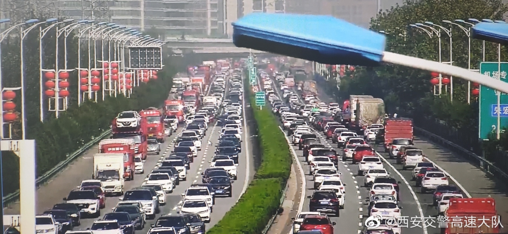 持续更新陕西多条高速车流量大兵马俑专线单车道通行