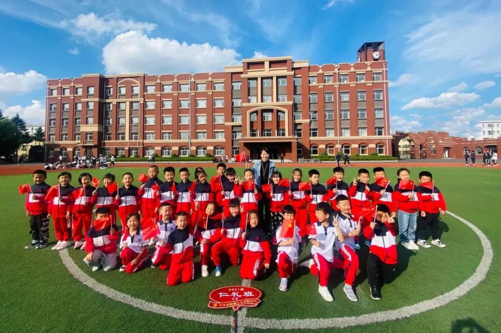 亚桥小学丨我为祖国比心