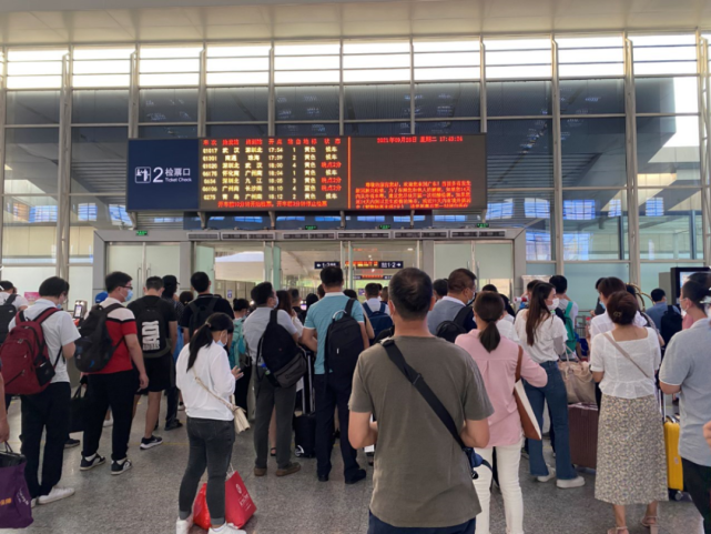 韶关高铁站国庆假期加开47趟临客列车