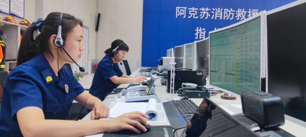 消防接警员腾菲每个电话都是一份责任