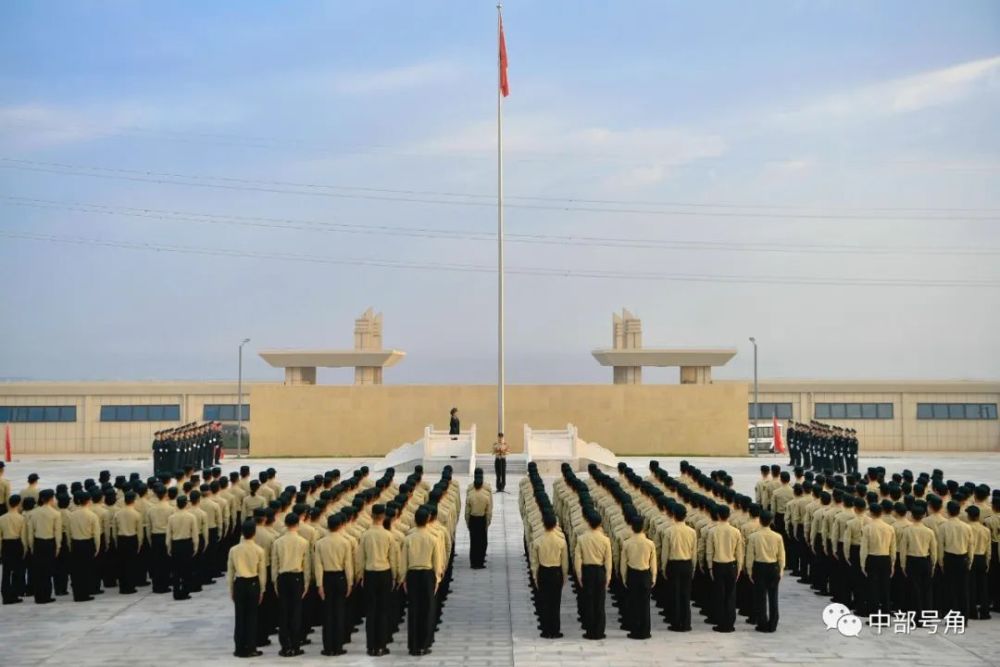 喜迎国庆,中部战区部队隆重举行升国旗仪式