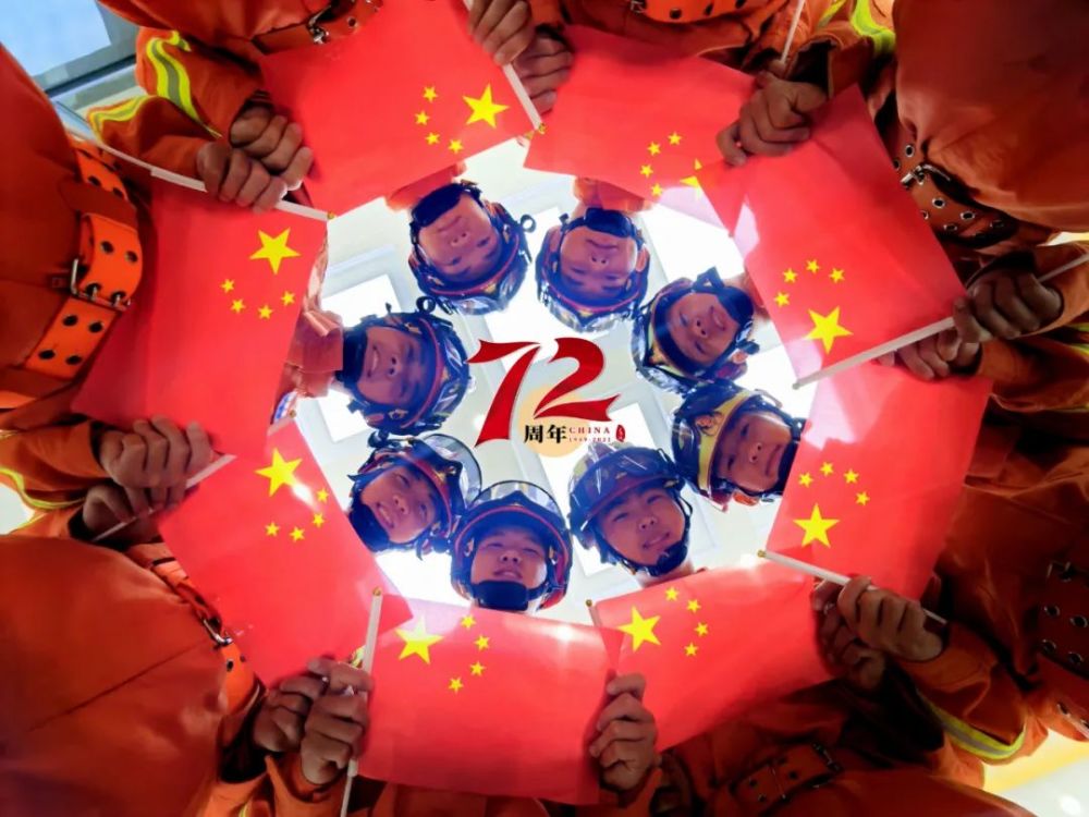 我和国旗合个影河南消防指战员花式表白祖国创意又温情