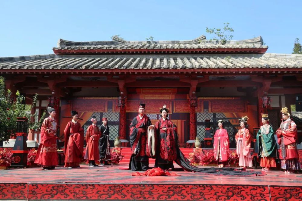 传统汉式婚礼各朝代婚服秀国庆来芒砀山一起感受大汉婚典季