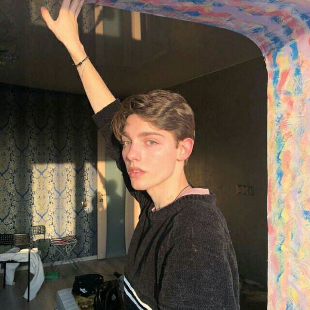欧美风男生头像你要清楚没有谁可以一直陪着谁