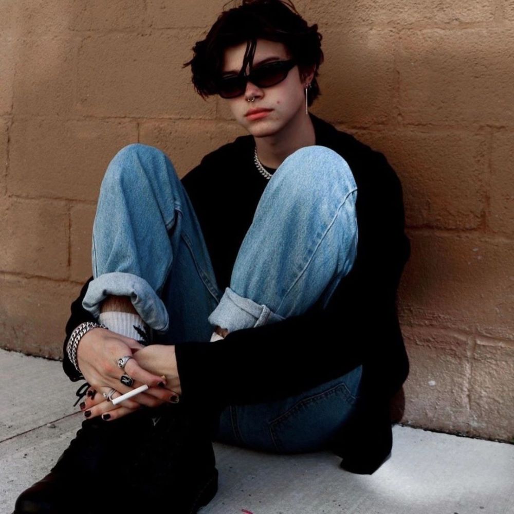 欧美风男生头像你要清楚没有谁可以一直陪着谁