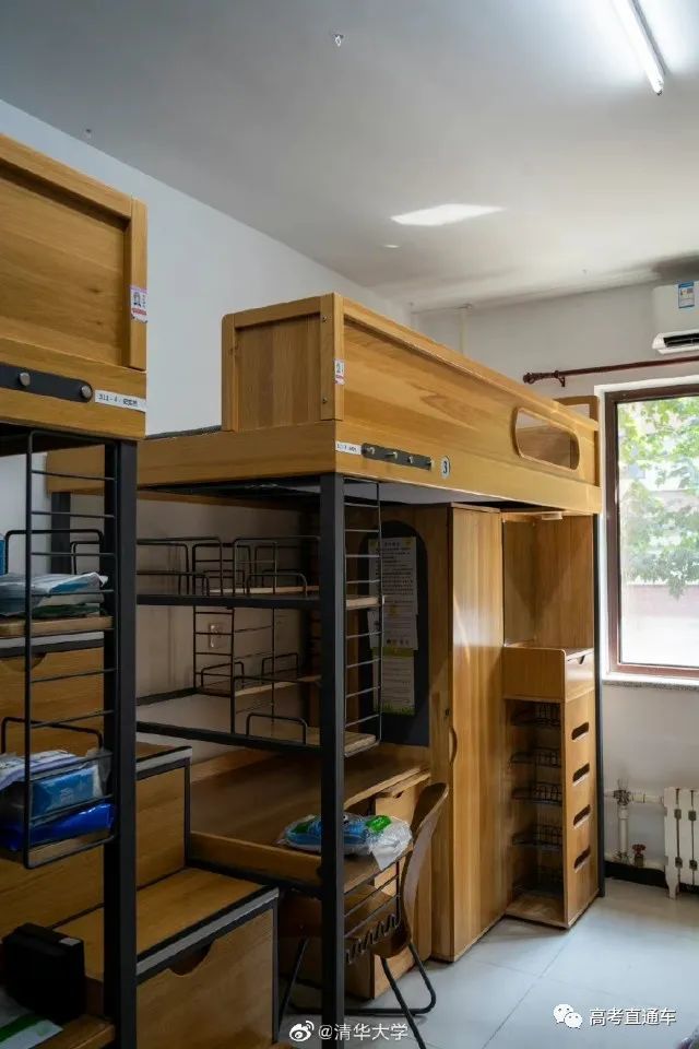 清华大学拥有华北地区条件最好的大学生宿舍群——紫荆公寓,是我国