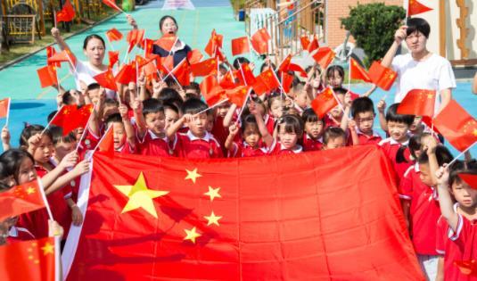 这个国家没有国旗 想用中国国旗替代 被拒绝后在国旗加八个汉字 全网搜