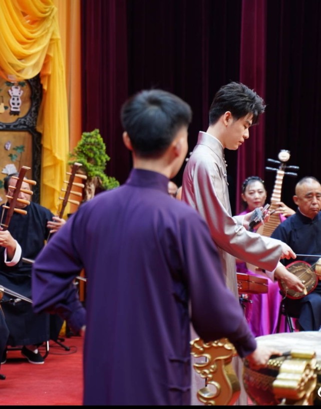 德云社鼓曲社开业张云雷陶阳开场众鼓曲名家集体合影传承文化