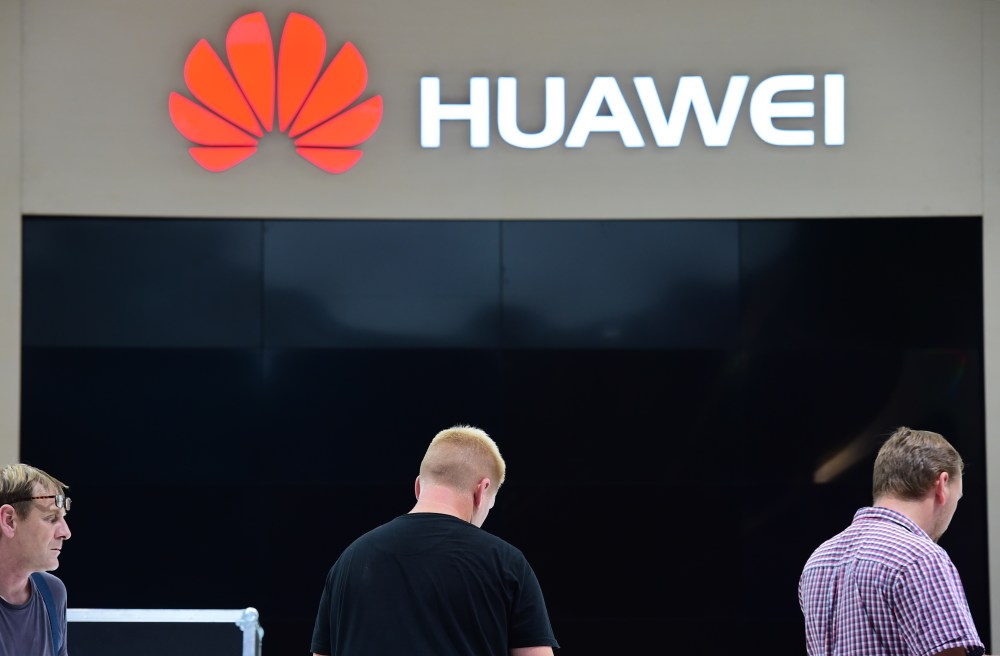 孟晚舟回国后加拿大对华为亮出新政策美国已开始进一步行动