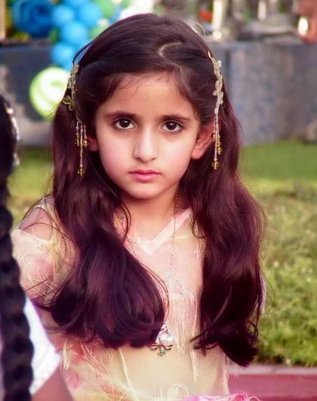 迪拜最美公主萨拉玛6岁靠颜值火遍全网却被迫嫁给大叔