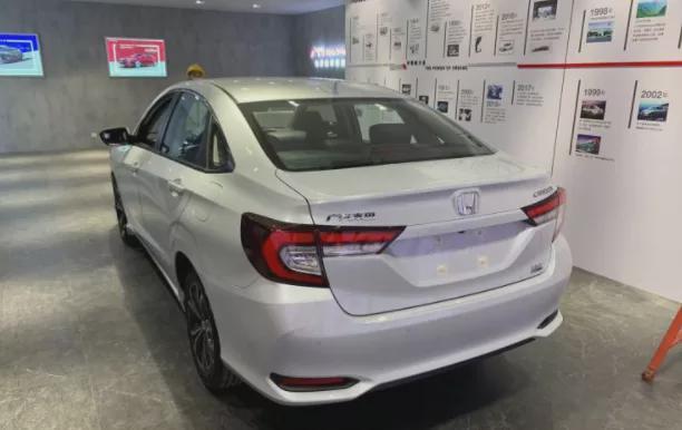 车身尺寸方面,新款本田凌派的具体长宽高分别为4766×1804×1509 mm