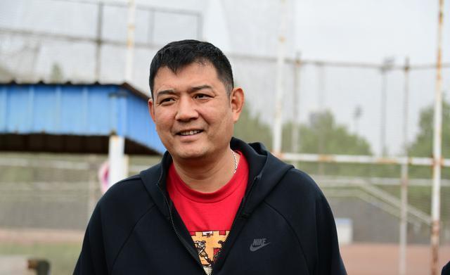 巩晓彬 CBA大变天，山东解雇巩晓彬聘请宫鲁鸣，曾怒批郭艾伦球风懒散