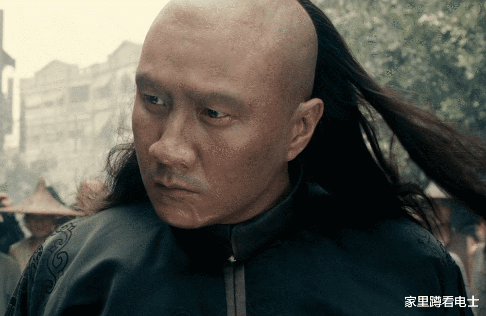 "戏霸"胡军,拍《长津湖》改道具改台词,与吴京排练对话幼稚