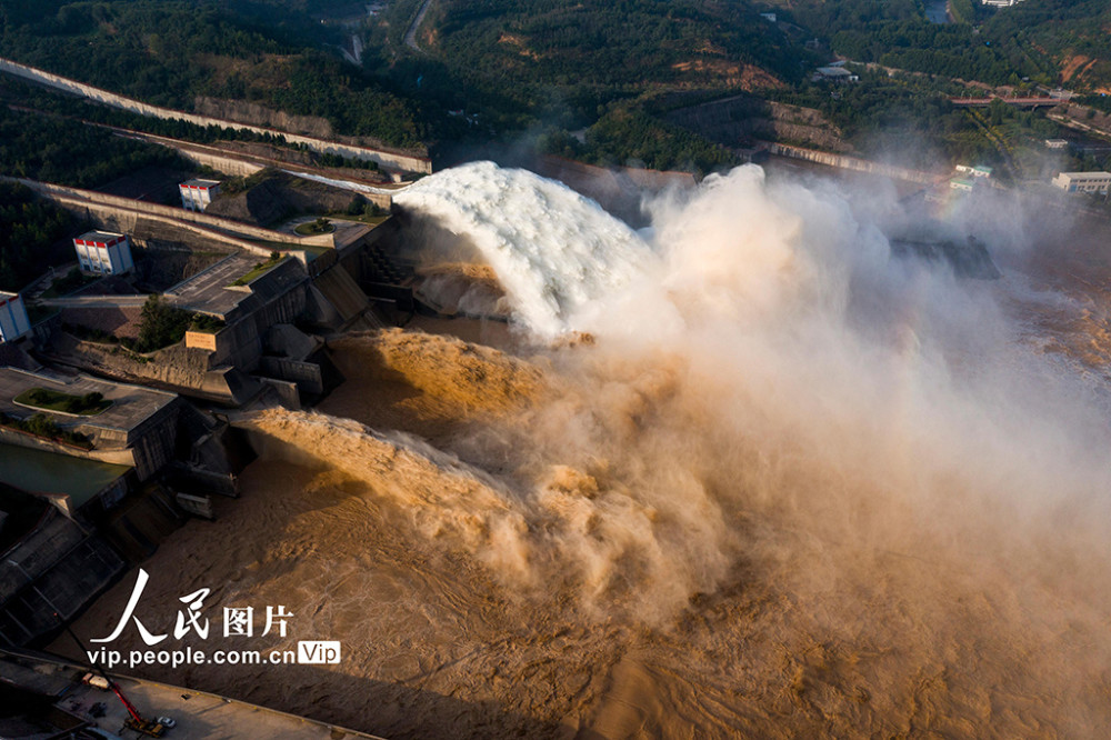河南济源小浪底水库大流量泄洪