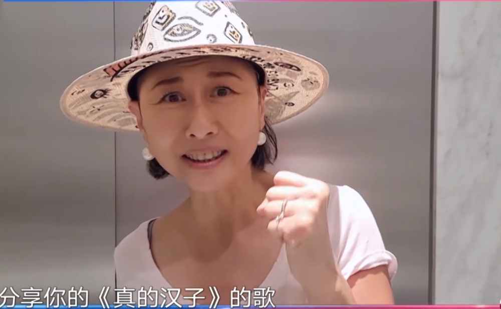 不喜欢孩子的叶倩文，对林子祥子女如亲生般，和继子共庆60岁生日