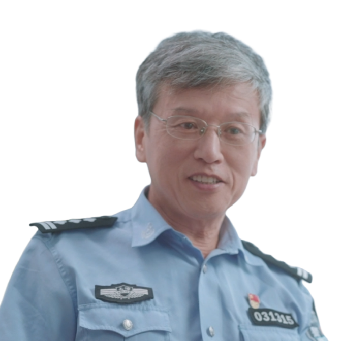 第一个国庆节今天是我从警的我叫邹康