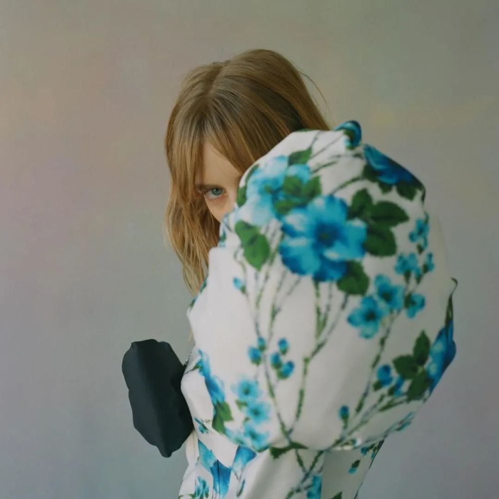 组图神经质美女蓝眼睛澳洲女星萨玛拉维文杂志大片