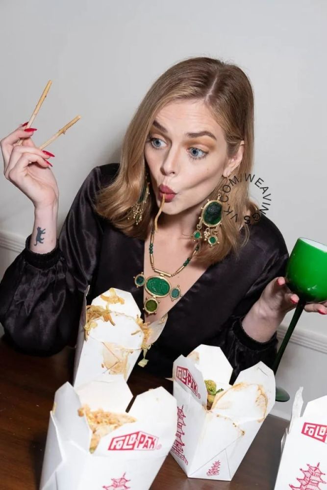 组图神经质美女蓝眼睛澳洲女星萨玛拉维文杂志大片