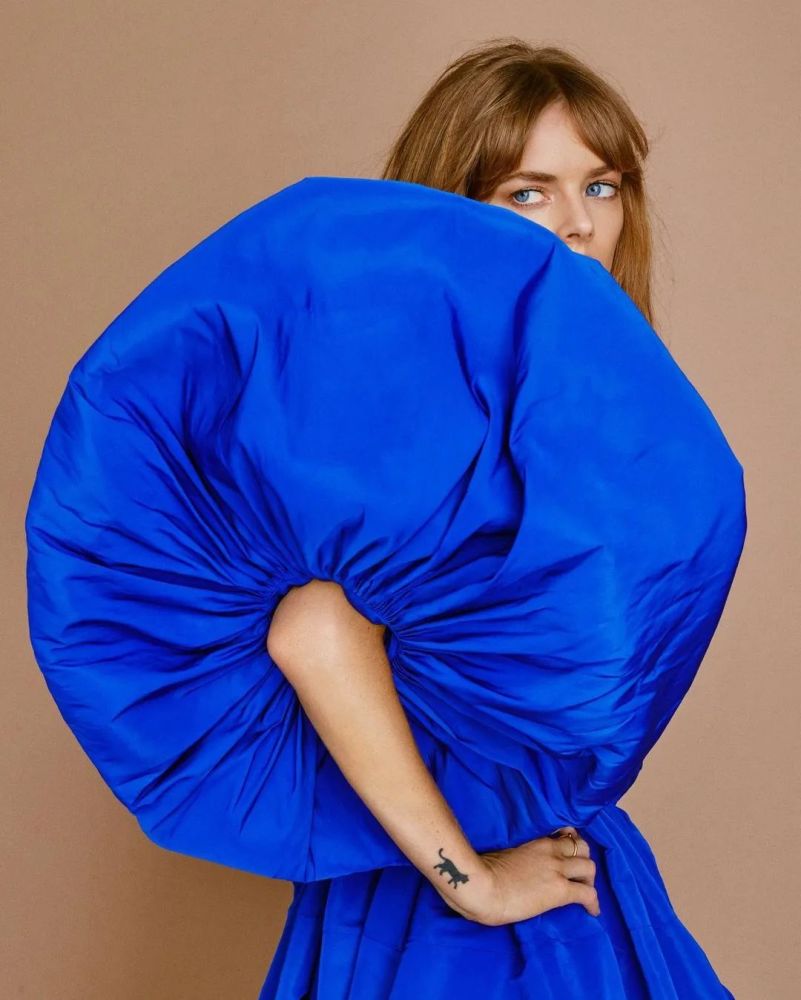 组图神经质美女蓝眼睛澳洲女星萨玛拉维文杂志大片